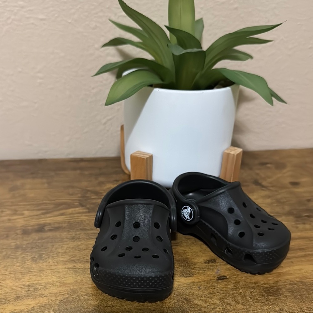 Black Toddler Crocs Size 4C